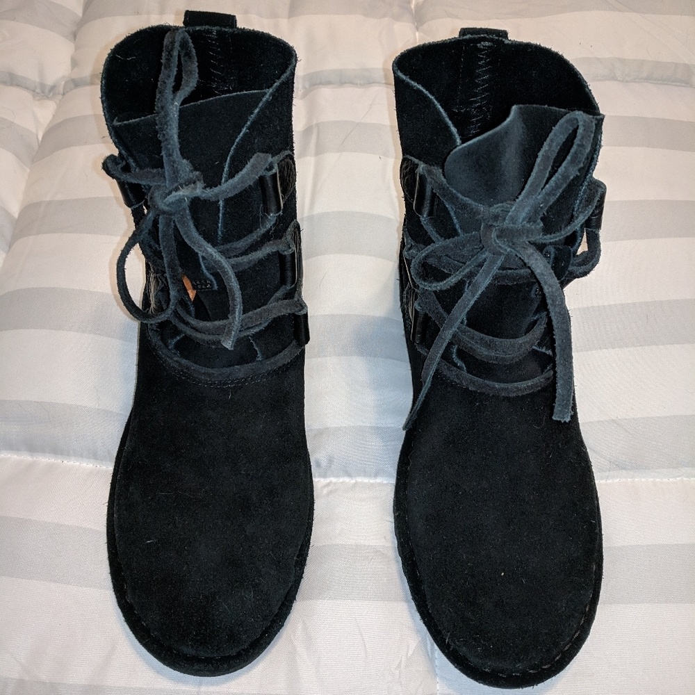 UGG Elvi lace up boot